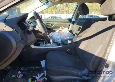 2015 Nissan Altima 2.5 z USA, uszkodzony, nr VIN 1N4AL3AP5FC468716